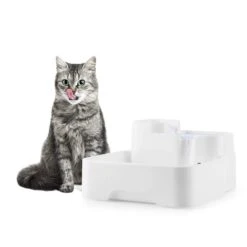 Lake Lassie Haustiertränke Tierbrunnen 4L Pumpe Aktivkohlefilter -Online Gartenbedarf 10031380 yy 0003 ambient oneConcept Lake Lassie Haustiertraenke