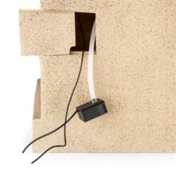 Korinth Zierbrunnen Gartenbrunnen 3W Solar LED Sandsteinoptik 11 Korinth Zierbrunnen Gartenbrunnen 3W Solar LED Sandsteinoptik -Online Gartenbedarf 10031399 yy 0005 detail Blumfeldt Korinth Zierbrunnen 3W Sandsteinoptik