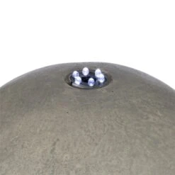 Trafalgar Gartenbrunnen 1,5m LED Fiberglas-Zement 4,5 Kg Ziersteine 11 Trafalgar Gartenbrunnen 1,5m LED Fiberglas-Zement 4,5 Kg Ziersteine -Online Gartenbedarf 10031620 yy 0004 detail Blumfeldt Trafalgar Zierbrunnen Gartenbrunnen Tuff