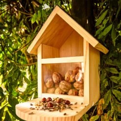 Futterhaus Für Eichhörnchen Spitzdach Kiefernholz Bitumen Unbehandelt 11 Futterhaus Für Eichhörnchen Spitzdach Kiefernholz Bitumen Unbehandelt -Online Gartenbedarf 10038048 yy 0003 logo